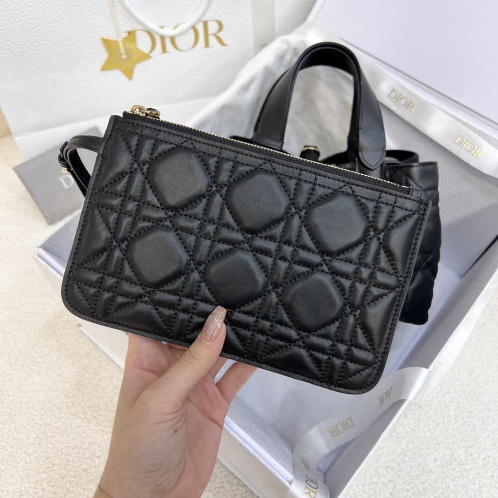 The Dior Toujours small cannage tote bag, often referred to as a "softer version of the Princess Diana tote," is a popular and gentle workwear style in recent years.