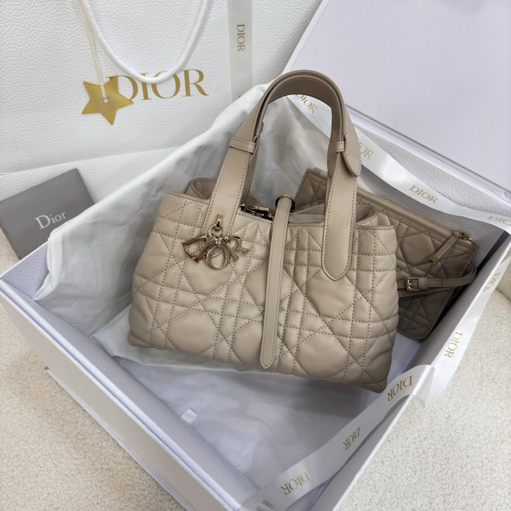 The Dior Toujours small cannage tote bag, affectionately known as the "softer version of the Princess Diana tote," is a popular and gentle workwear style in recent years.