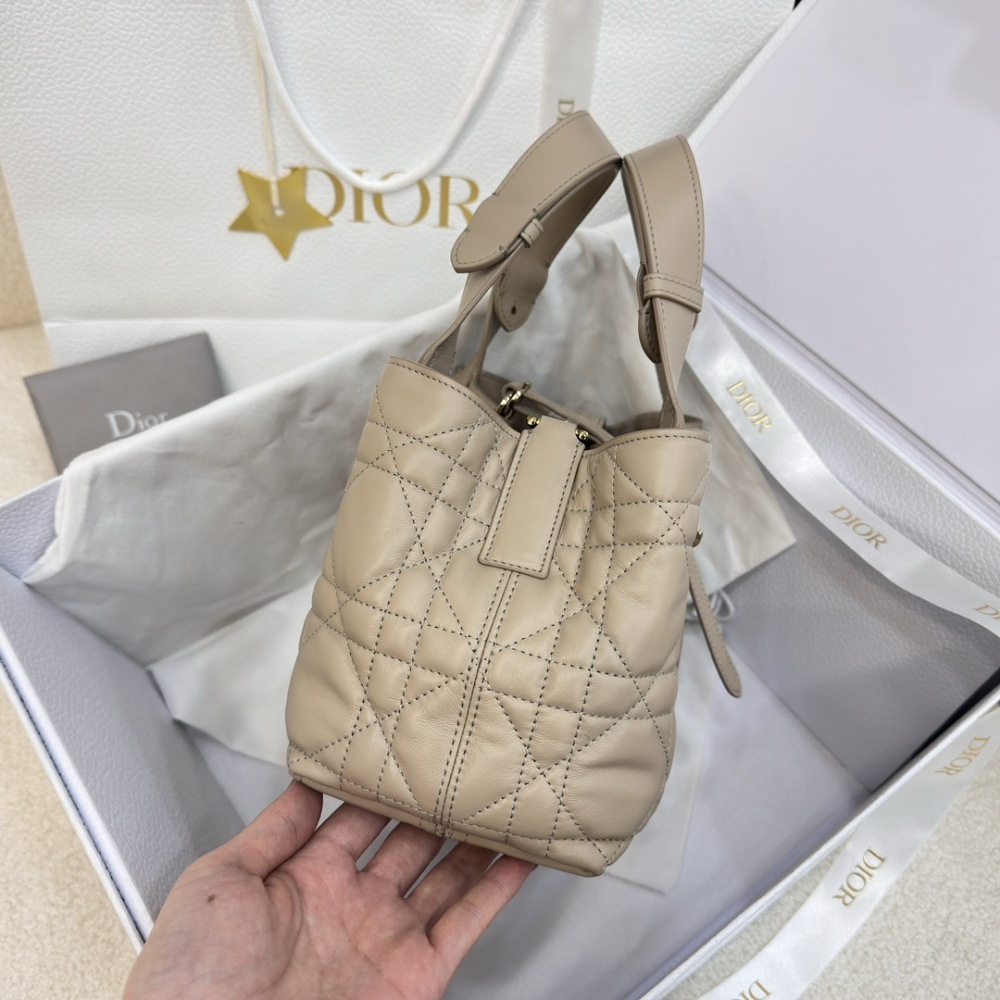 The Dior Toujours small cannage tote bag, affectionately known as the "softer version of the Princess Diana tote," is a popular and gentle workwear style in recent years.