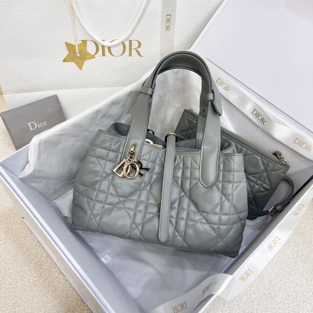 The Dior Toujours small cannage tote bag, affectionately known as the "softer version of the Princess Diana tote," is a popular and gentle workwear style in recent years.
