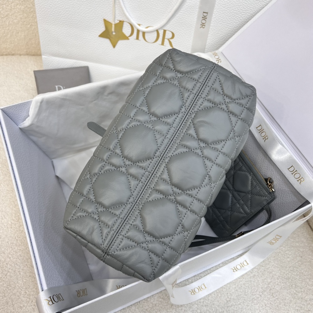 The Dior Toujours small cannage tote bag, affectionately known as the "softer version of the Princess Diana tote," is a popular and gentle workwear style in recent years.