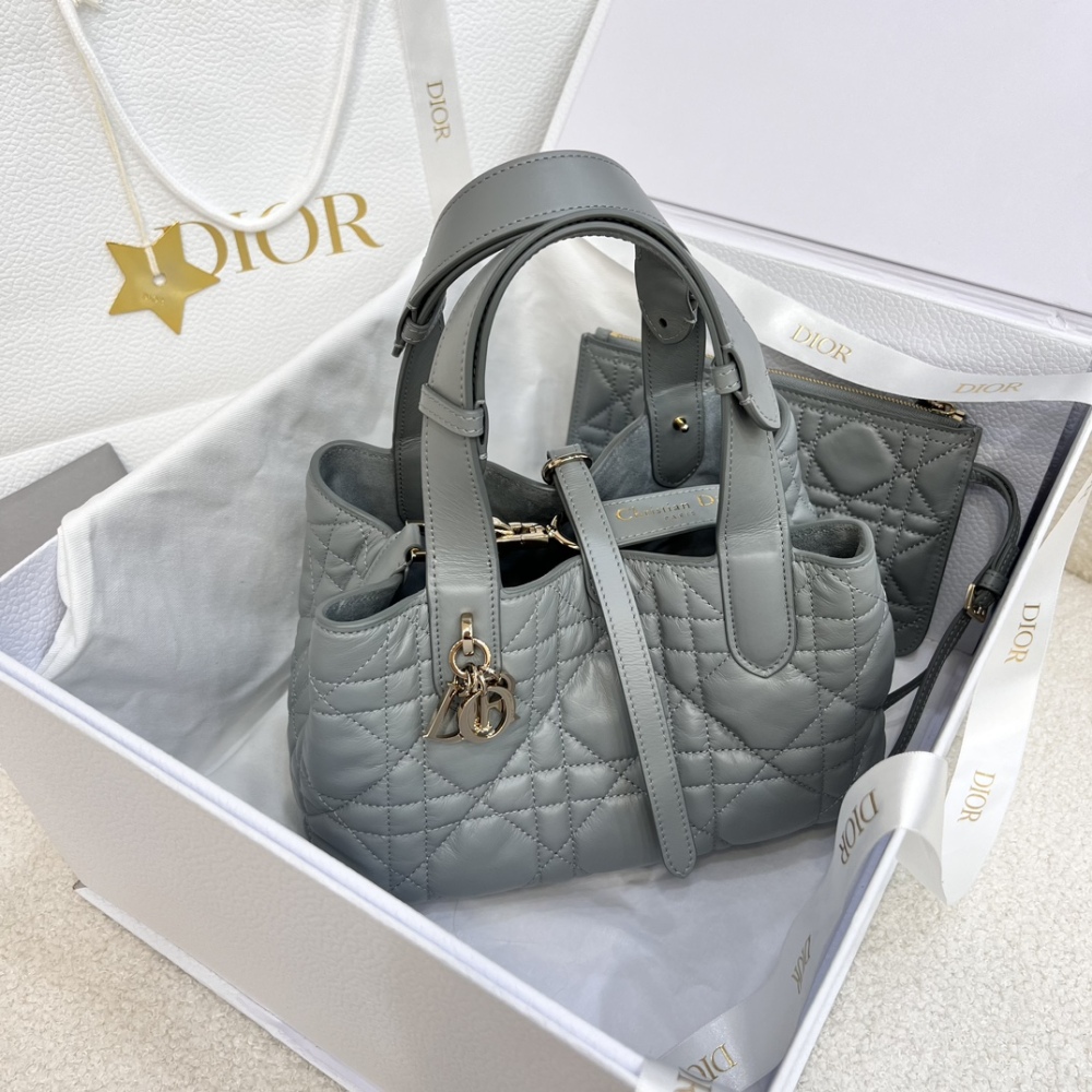 The Dior Toujours small cannage tote bag, affectionately known as the "softer version of the Princess Diana tote," is a popular and gentle workwear style in recent years.