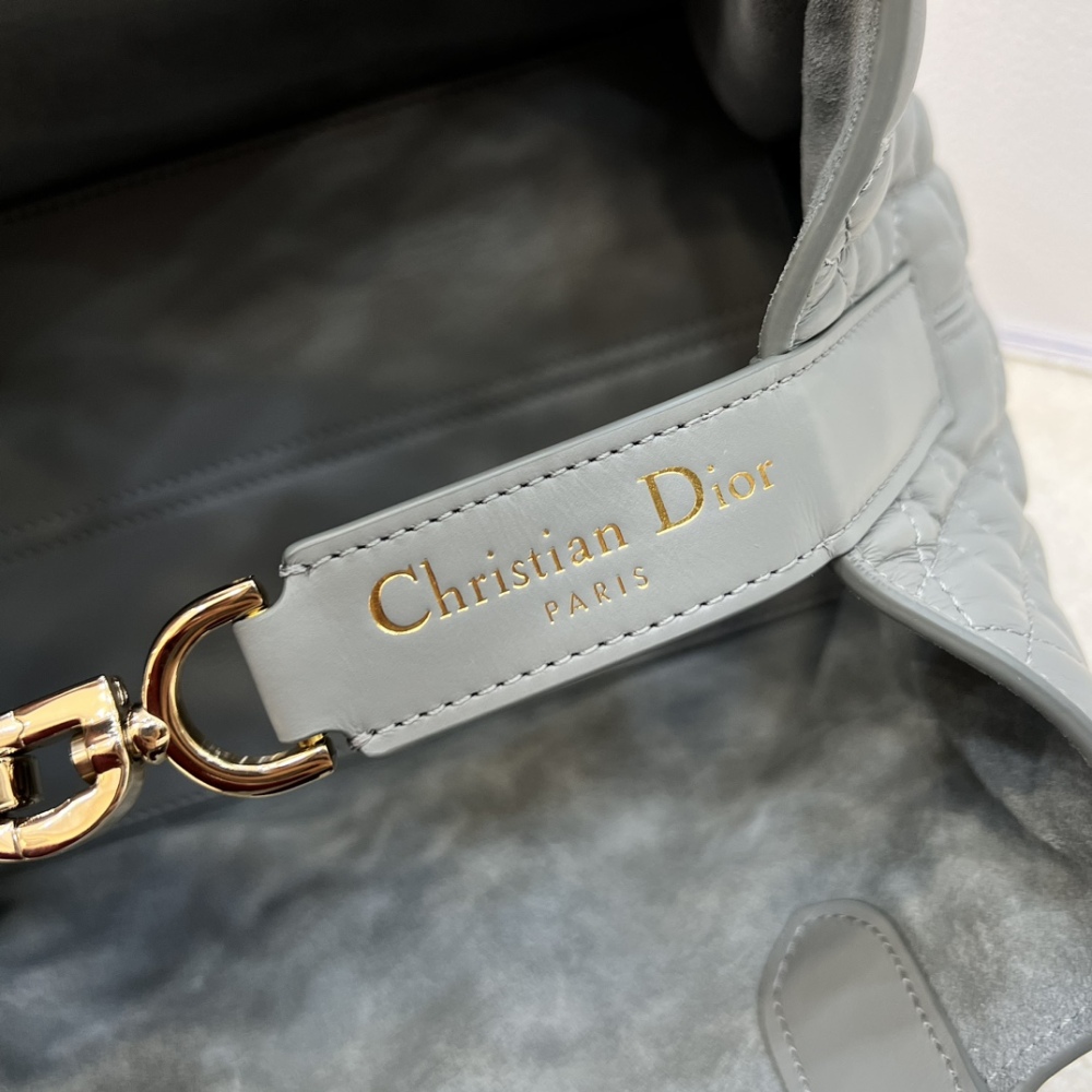 The Dior Toujours small cannage tote bag, affectionately known as the "softer version of the Princess Diana tote," is a popular and gentle workwear style in recent years.