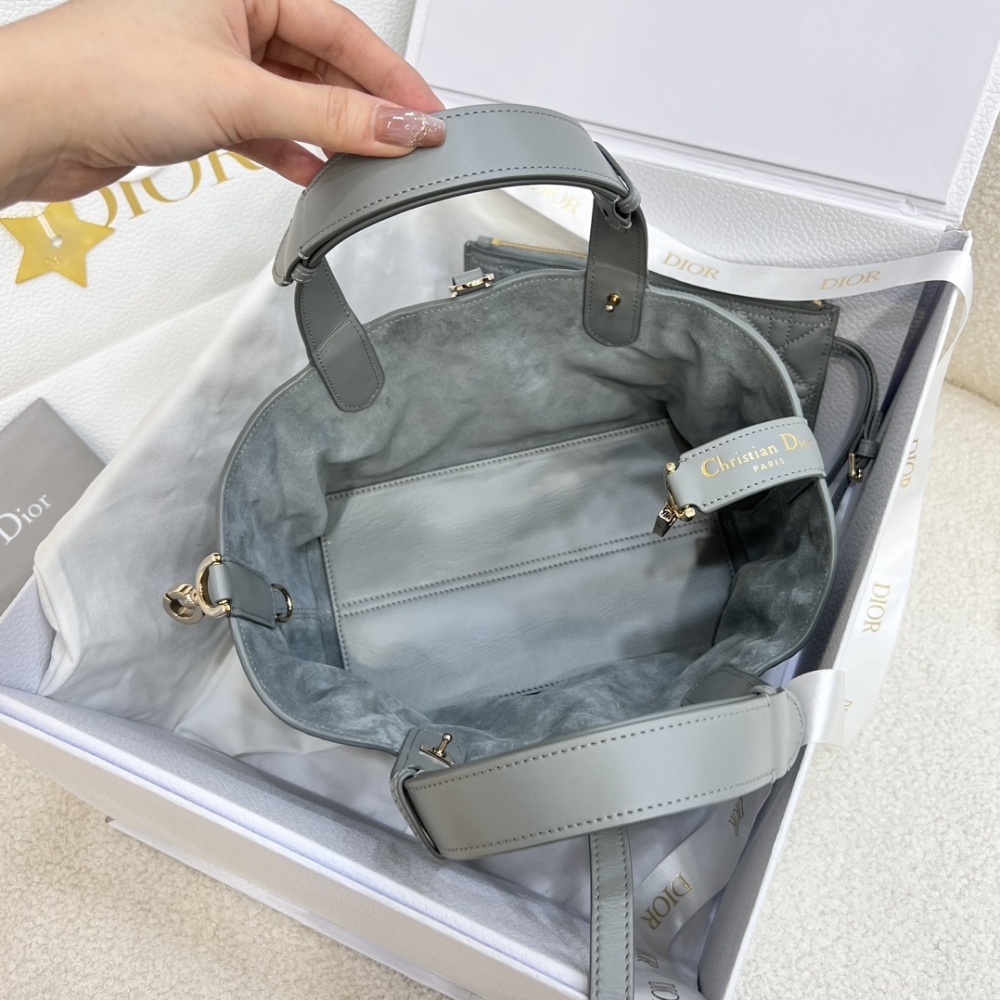 The Dior Toujours small cannage tote bag, affectionately known as the "softer version of the Princess Diana tote," is a popular and gentle workwear style in recent years.