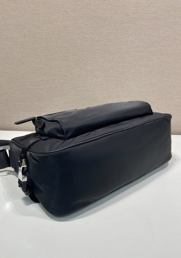 The Prada Re-Nylon messenger bag is also a very popular unisex crossbody bag from Prada in recent years.