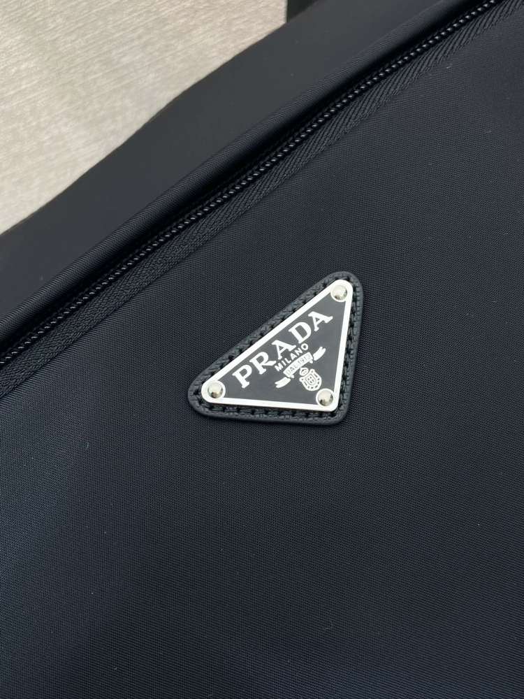 The Prada Re-Nylon messenger bag is also a very popular unisex crossbody bag from Prada in recent years.