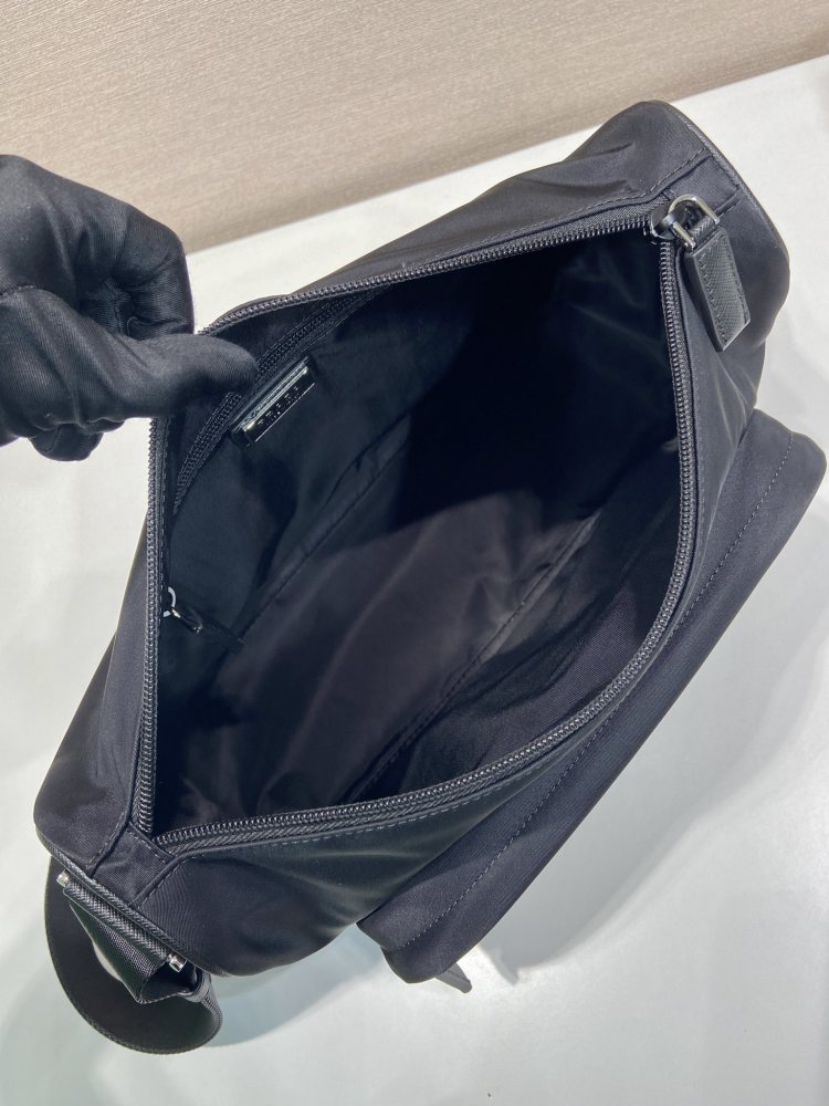 The Prada Re-Nylon messenger bag is also a very popular unisex crossbody bag from Prada in recent years.