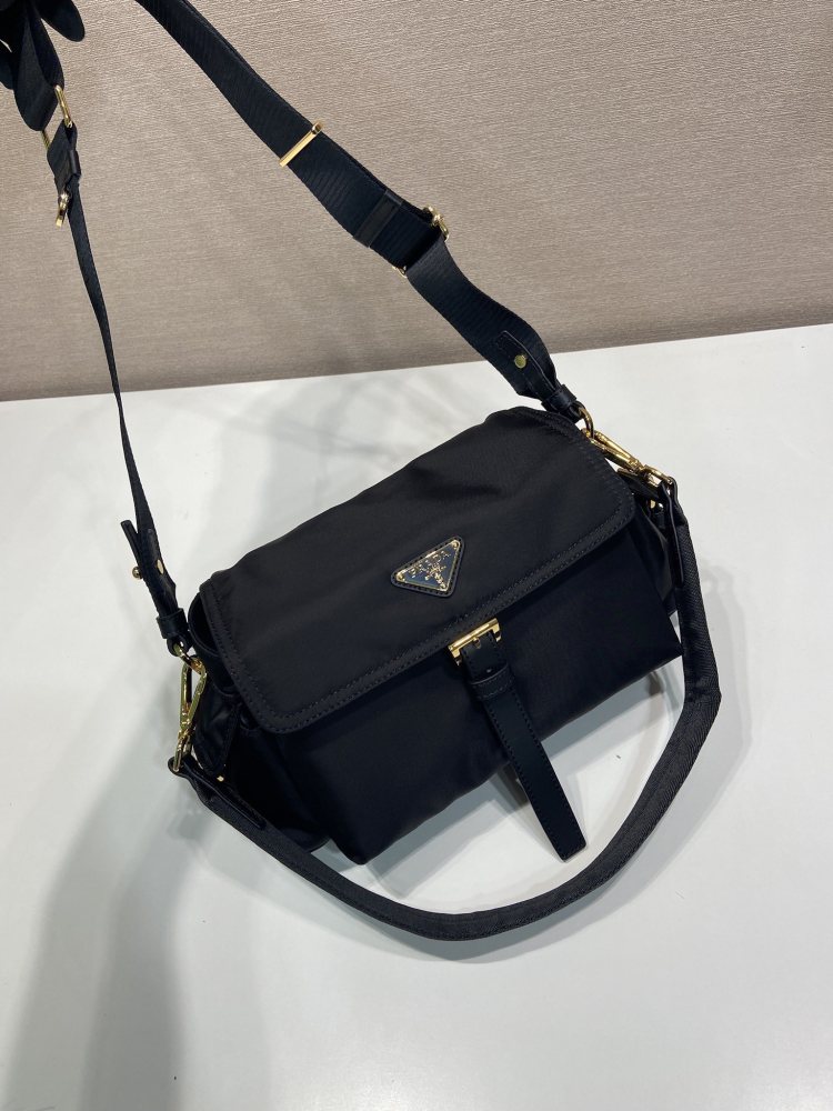 The Prada Re-Nylon flap messenger bag is also a very popular unisex crossbody bag from Prada in recent years.