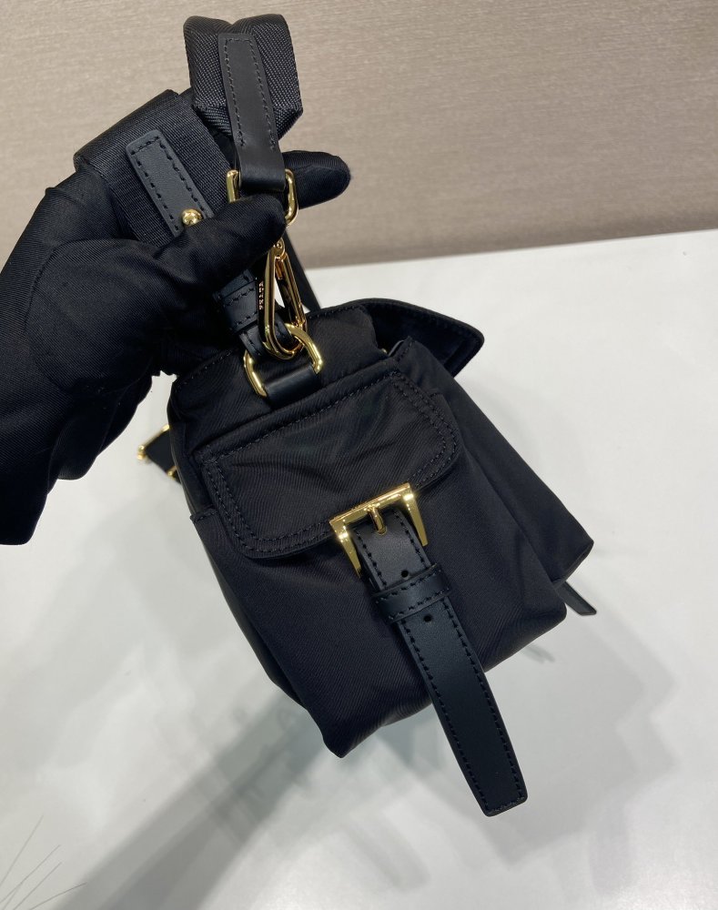 The Prada Re-Nylon flap messenger bag is also a very popular unisex crossbody bag from Prada in recent years.