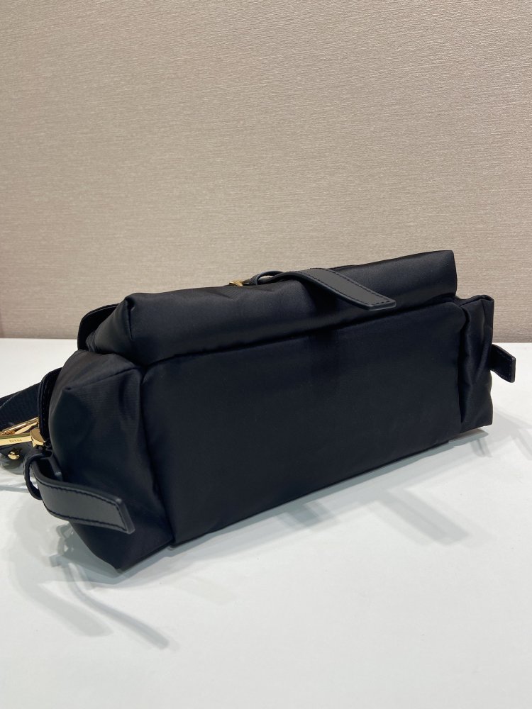 The Prada Re-Nylon flap messenger bag is also a very popular unisex crossbody bag from Prada in recent years.