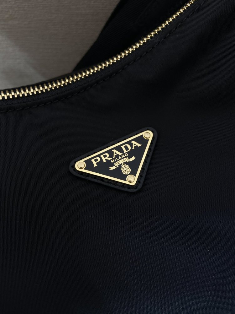 The Prada Re-Nylon Hobo shoulder bag (large/commuter style) is a very popular and practical large bag in recent years.