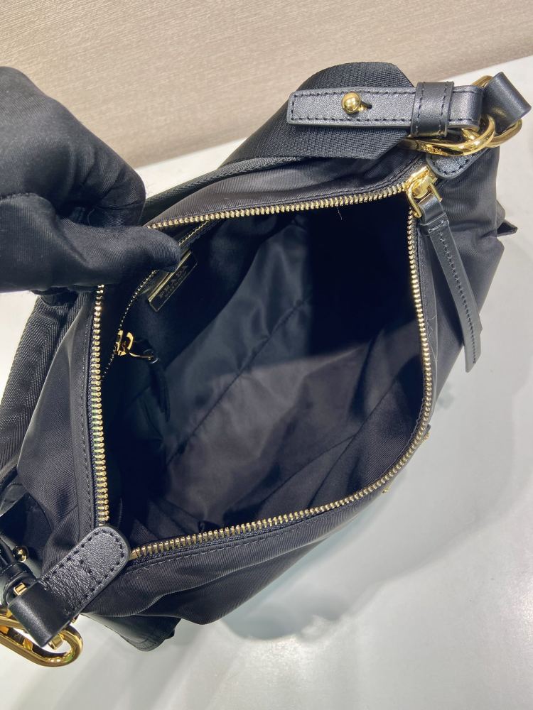 The Prada Re-Nylon Hobo shoulder bag (large/commuter style) is a very popular and practical large bag in recent years.