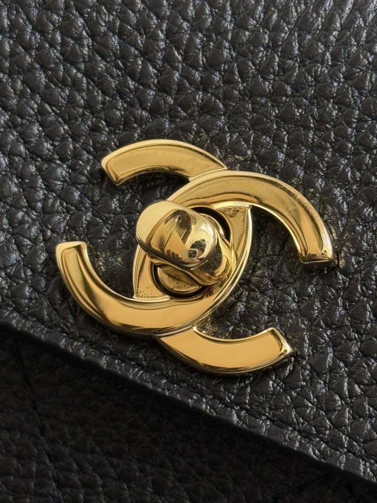 The Chanel caviar leather horizontal long-handled tote bag is a popular commuter style from the Vintage Chanel collection, also known as the "baguette tote".