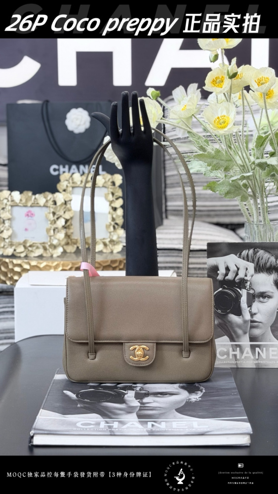 The Chanel 26P Coco Preppy flap bag, also known as the "baguette-style commuter bag," is a popular and sophisticated style in recent years.