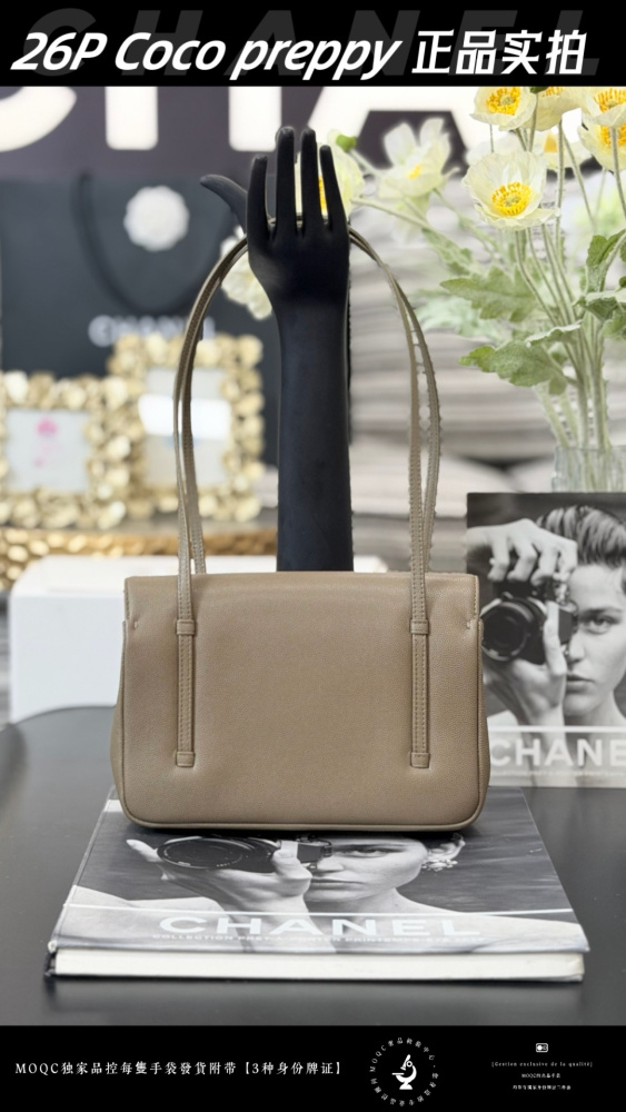 The Chanel 26P Coco Preppy flap bag, also known as the "baguette-style commuter bag," is a popular and sophisticated style in recent years.