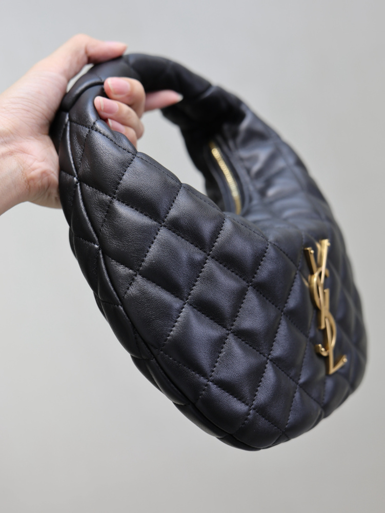 The YSL Saint Laurent small quilted shoulder bag (also known as the Jumbo/Le Ciquani series) is a very popular YSL style in recent years.