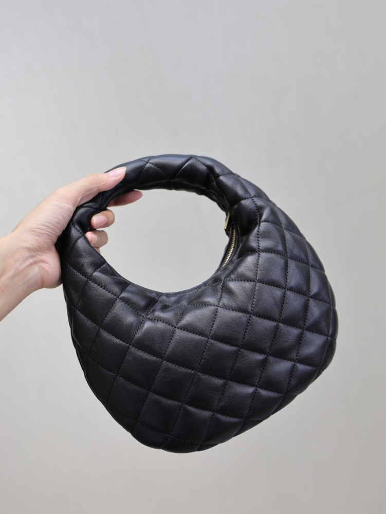 The YSL Saint Laurent small quilted shoulder bag (also known as the Jumbo/Le Ciquani series) is a very popular YSL style in recent years.