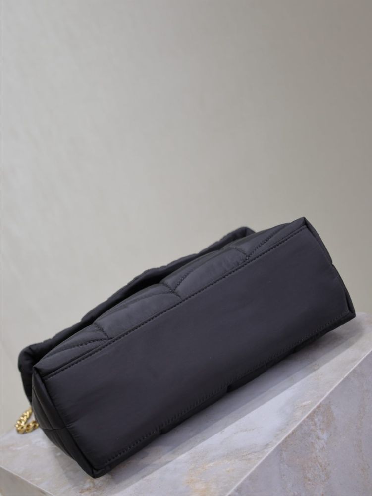 The YSL Saint Laurent Loulou Puffer quilted chain bag is part of the brand's popular "cloud bag" series in recent years.