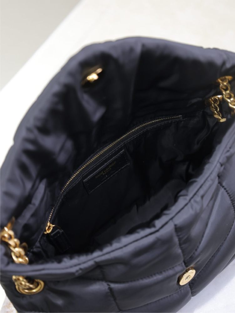 The YSL Saint Laurent Loulou Puffer quilted chain bag is part of the brand's popular "cloud bag" series in recent years.
