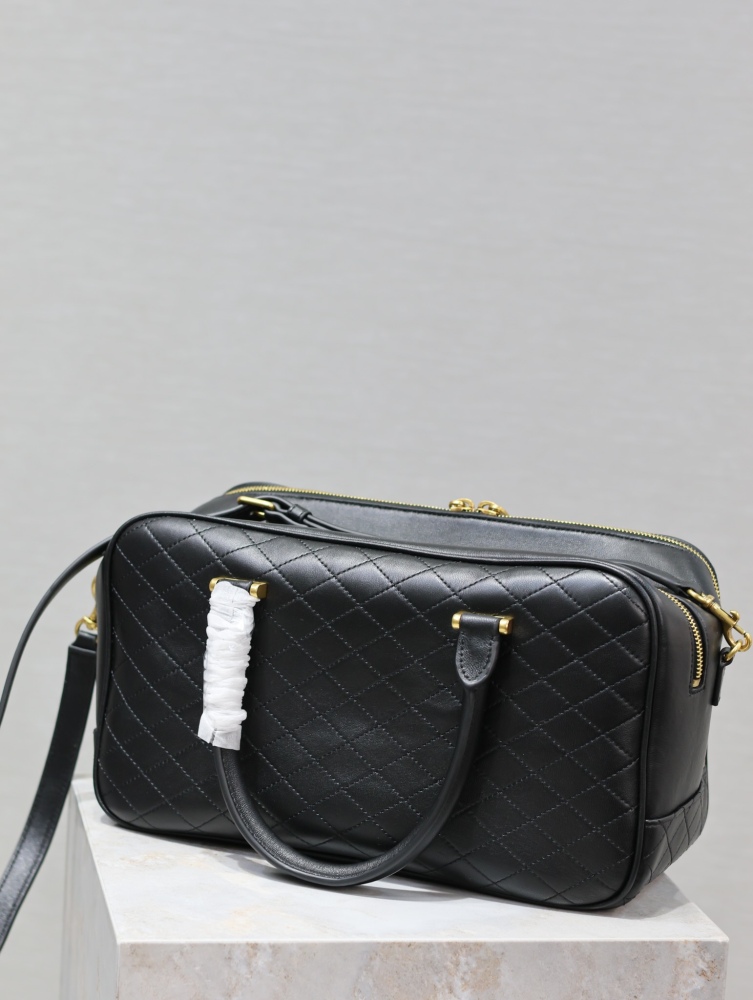 The YSL Saint Laurent quilted Boston handbag is a popular style from the brand in recent years, combining retro and modern elements.