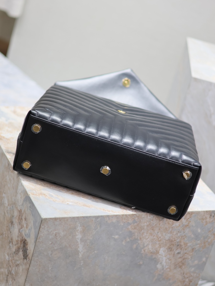 The YSL Saint Laurent LouLou large quilted tote bag, also known as the "envelope tote," is a signature and popular commuter style from the brand.