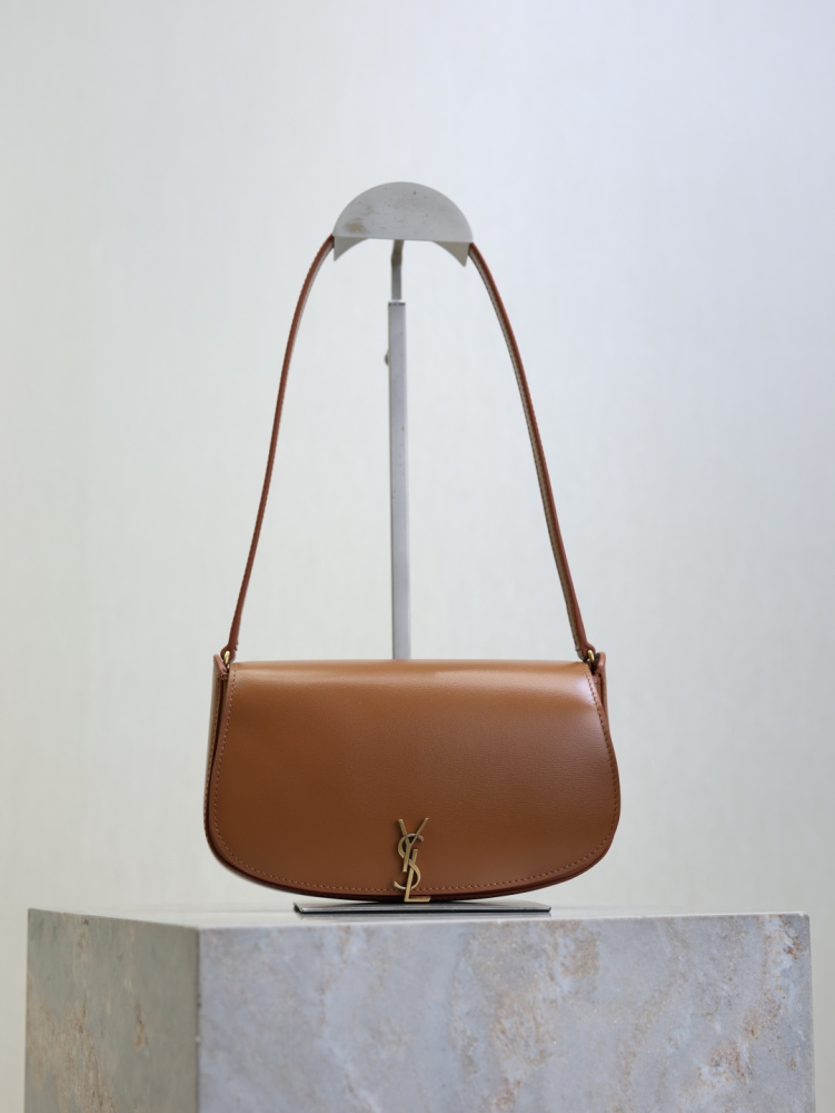 The YSL Saint Laurent Voltaire small underarm bag is a retro-style underarm bag that has become very popular in recent years.