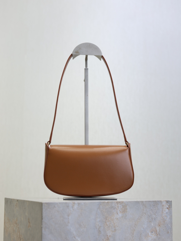 The YSL Saint Laurent Voltaire small underarm bag is a retro-style underarm bag that has become very popular in recent years.