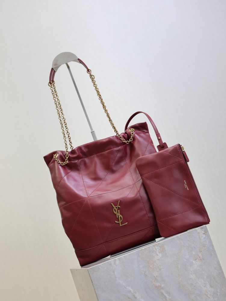 The YSL Saint Laurent JAMIE 4.31 large tote bag, also known as the "JAMIE trash bag," is a popular relaxed-style commuter bag from the brand in recent years.