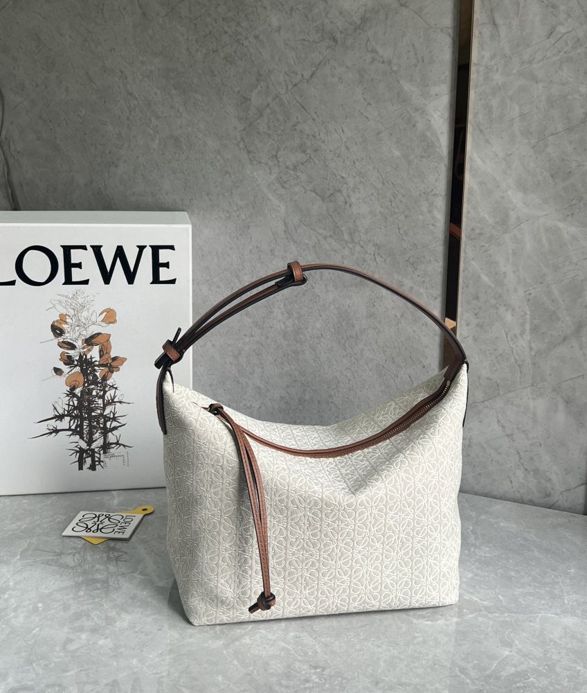 The LOEWE Cubi Small Anagram Jacquard Canvas Shoulder Bag—colloquially known as the "Lunchbox Bag"—is one of LOEWE's hottest and most sought-after styles in recent years.