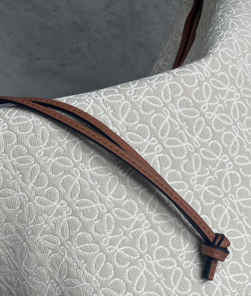 The LOEWE Cubi Small Anagram Jacquard Canvas Shoulder Bag—colloquially known as the "Lunchbox Bag"—is one of LOEWE's hottest and most sought-after styles in recent years.