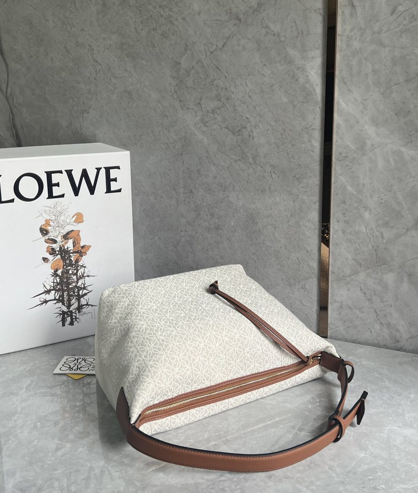 The LOEWE Cubi Small Anagram Jacquard Canvas Shoulder Bag—colloquially known as the "Lunchbox Bag"—is one of LOEWE's hottest and most sought-after styles in recent years.
