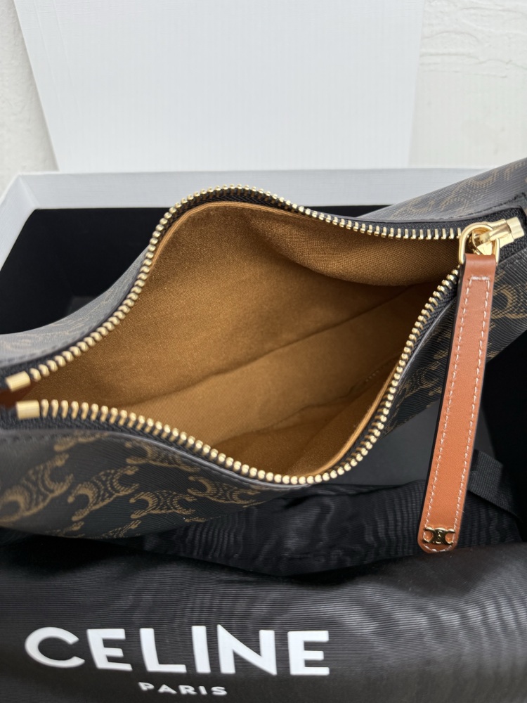 The CELINE Ava Triomphe underarm bag (monogram version with a detachable shoulder strap), also known as the "crescent bag" in monogram, is one of CELINE's most popular styles in recent years.