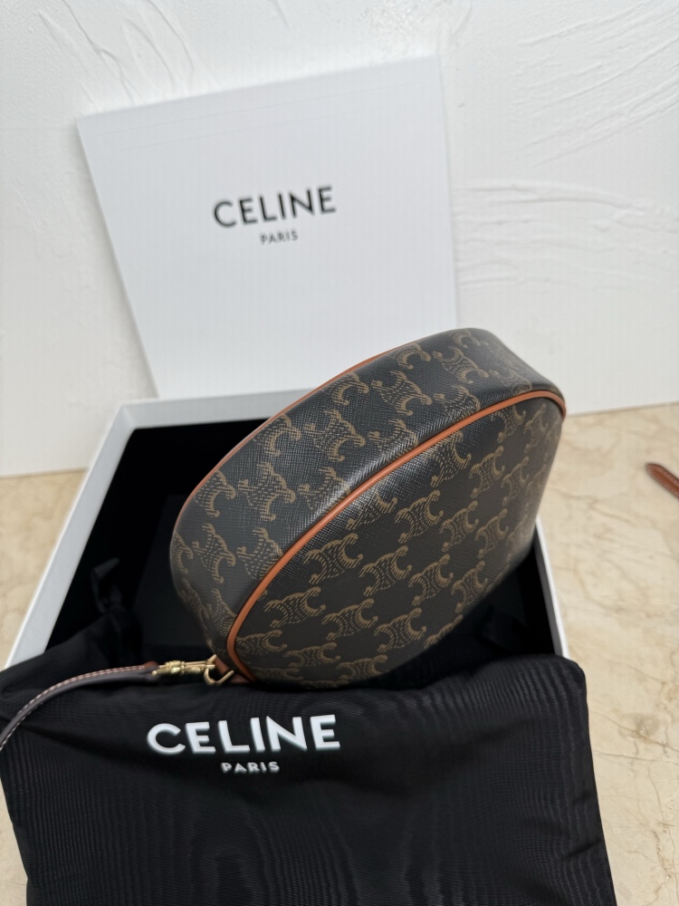 The CELINE Ava Triomphe underarm bag (monogram version with a detachable shoulder strap), also known as the "crescent bag" in monogram, is one of CELINE's most popular styles in recent years.