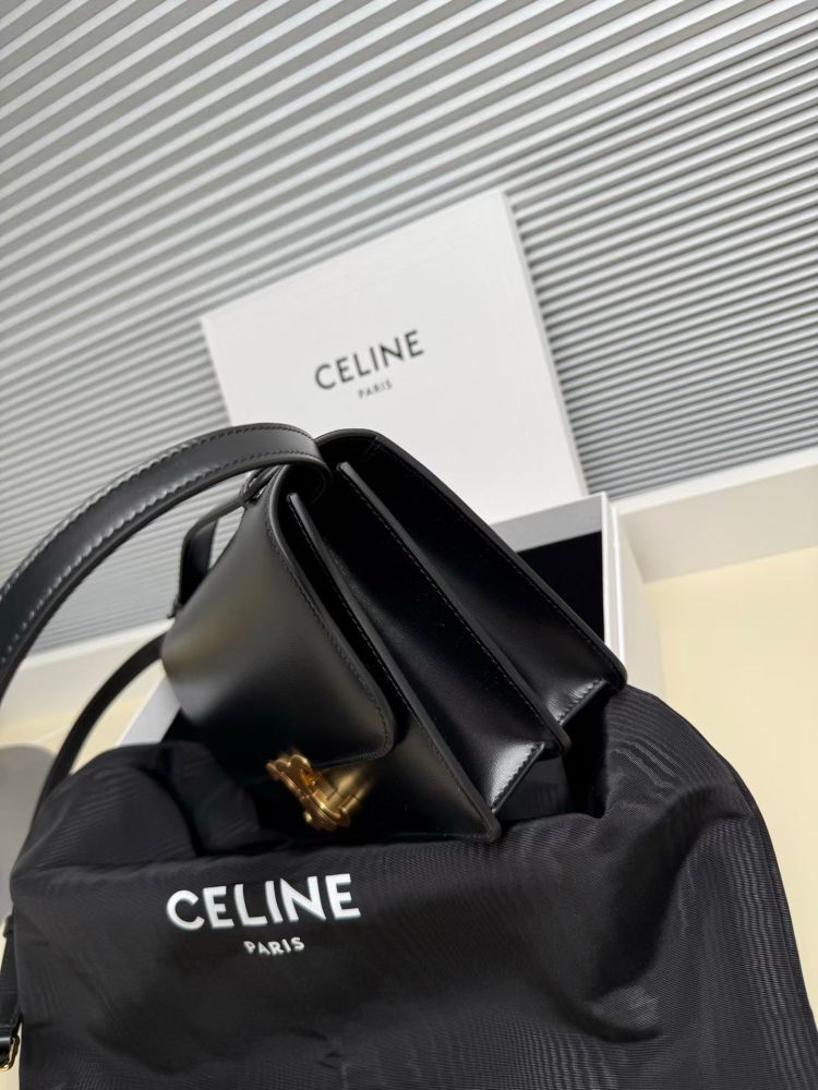 The TEEN-sized handbag (black) from the CELINE Triomphe series, also known as the "baguette bag," is a very popular commuter bag from the brand in recent years.