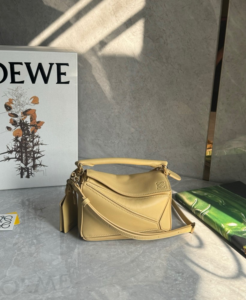 The LOEWE Puzzle Mini geometric bag—often referred to as the "Puzzle Bag"—is one of LOEWE's most classic and iconic styles.