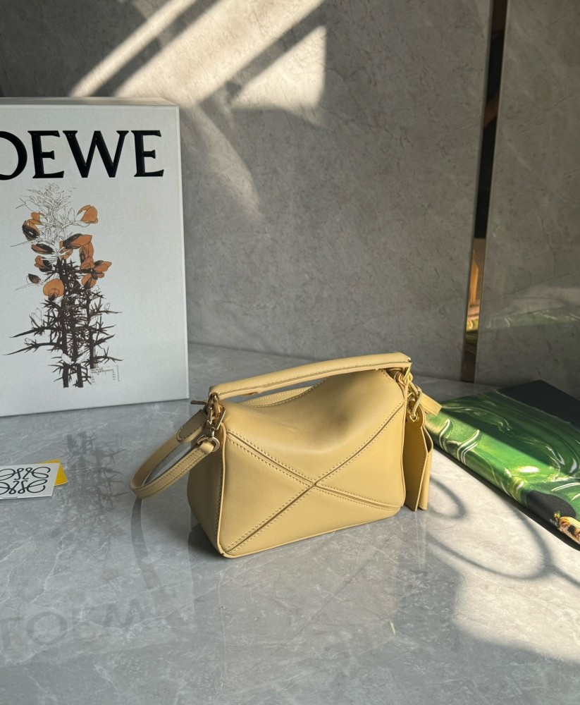 The LOEWE Puzzle Mini geometric bag—often referred to as the "Puzzle Bag"—is one of LOEWE's most classic and iconic styles.