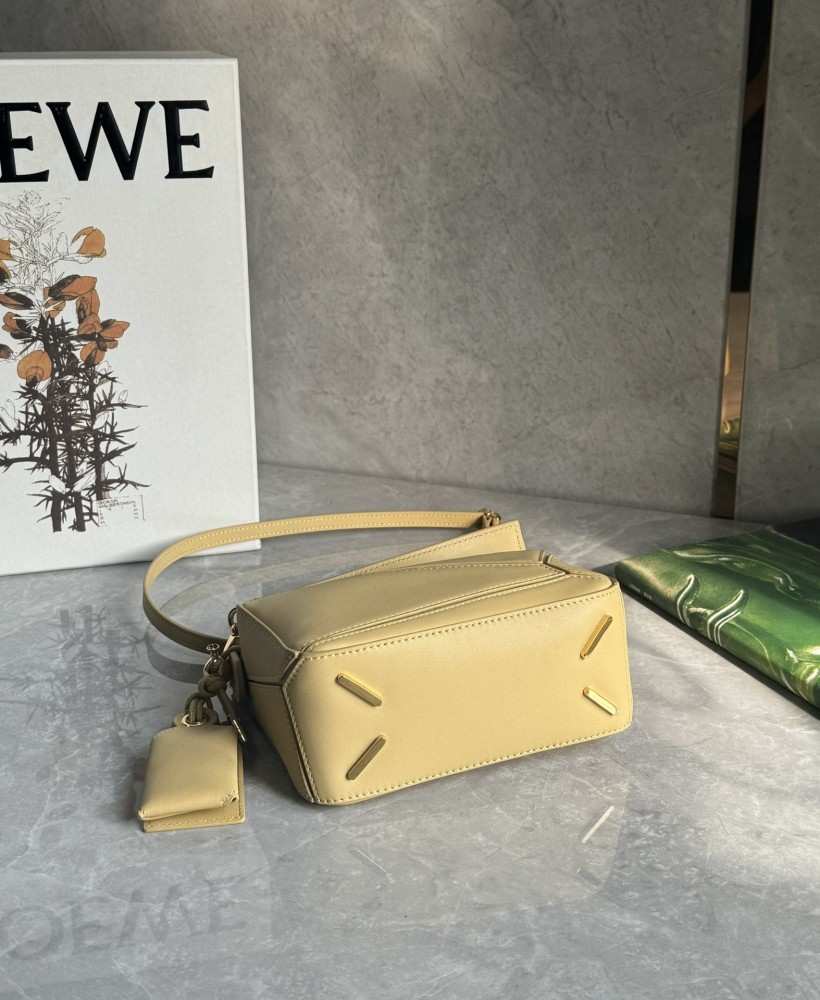 The LOEWE Puzzle Mini geometric bag—often referred to as the "Puzzle Bag"—is one of LOEWE's most classic and iconic styles.