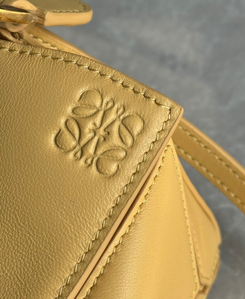 The LOEWE Puzzle Mini geometric bag—often referred to as the "Puzzle Bag"—is one of LOEWE's most classic and iconic styles.