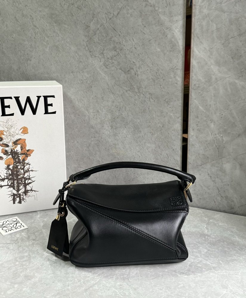 The LOEWE Puzzle Small geometric patchwork handbag—often referred to as the "Puzzle Bag" series—is one of the brand's iconic classics.