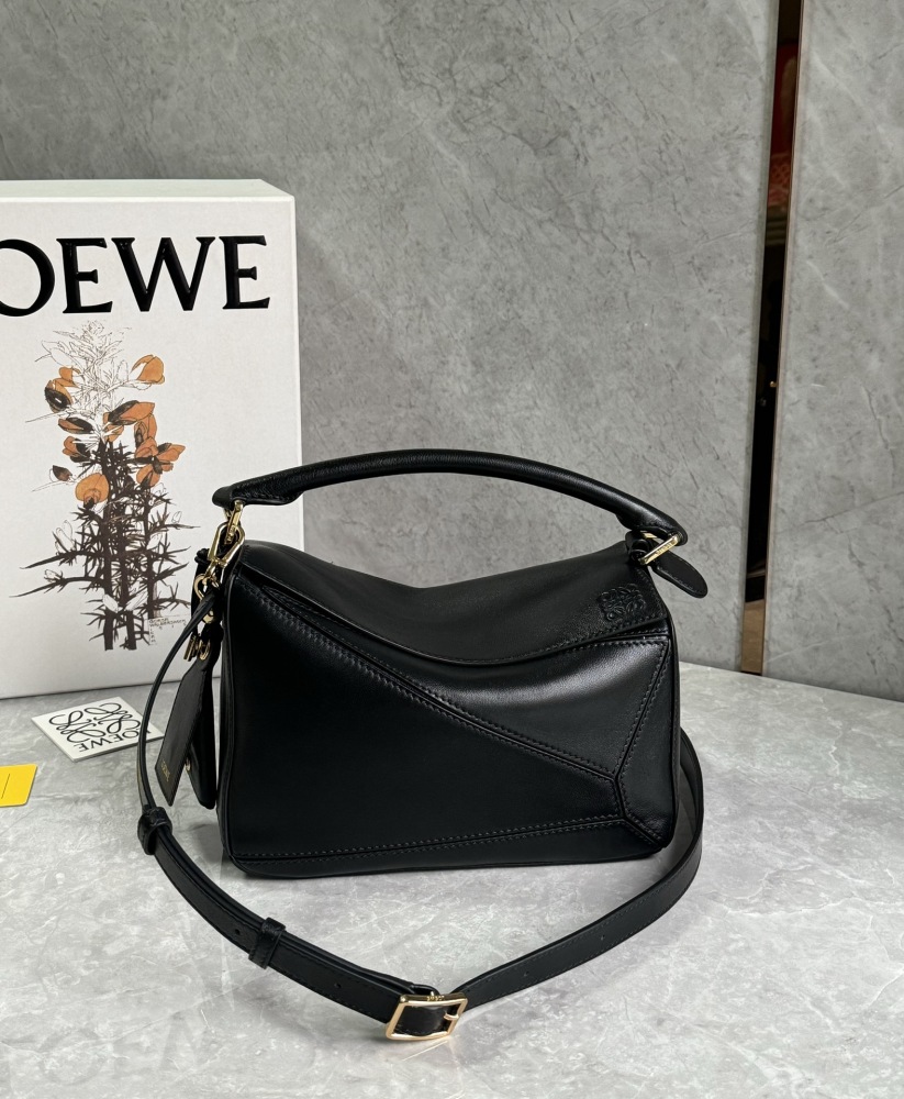 The LOEWE Puzzle Small geometric patchwork handbag—often referred to as the "Puzzle Bag" series—is one of the brand's iconic classics.
