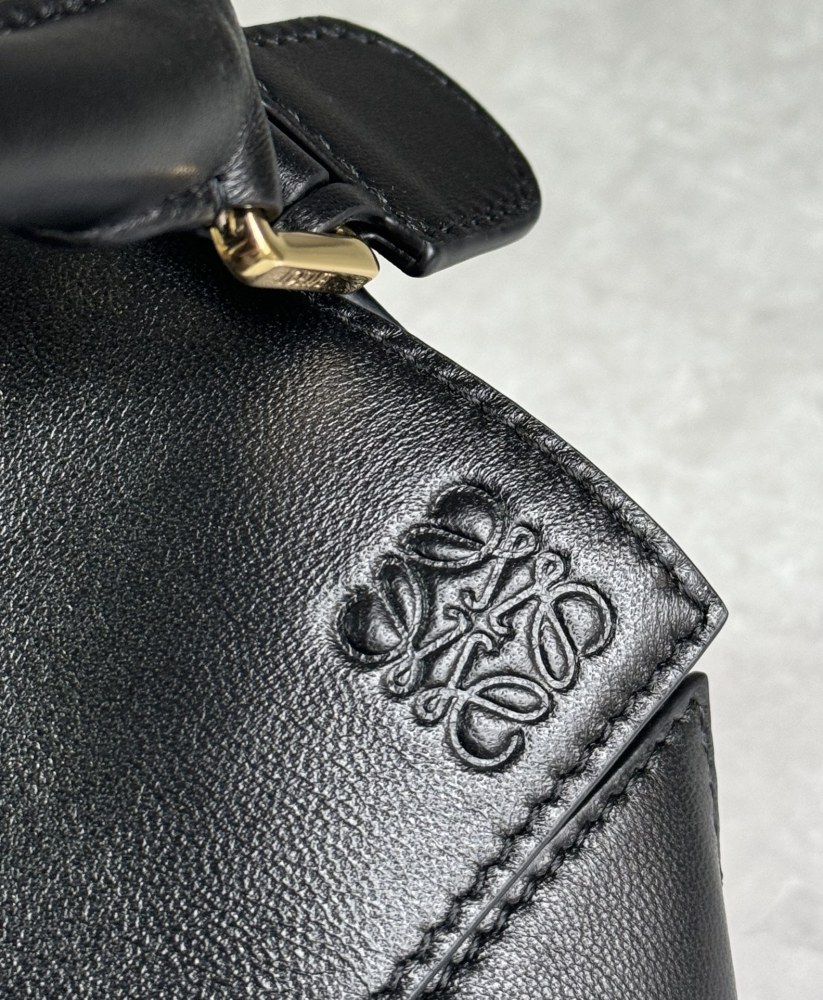 The LOEWE Puzzle Small geometric patchwork handbag—often referred to as the "Puzzle Bag" series—is one of the brand's iconic classics.