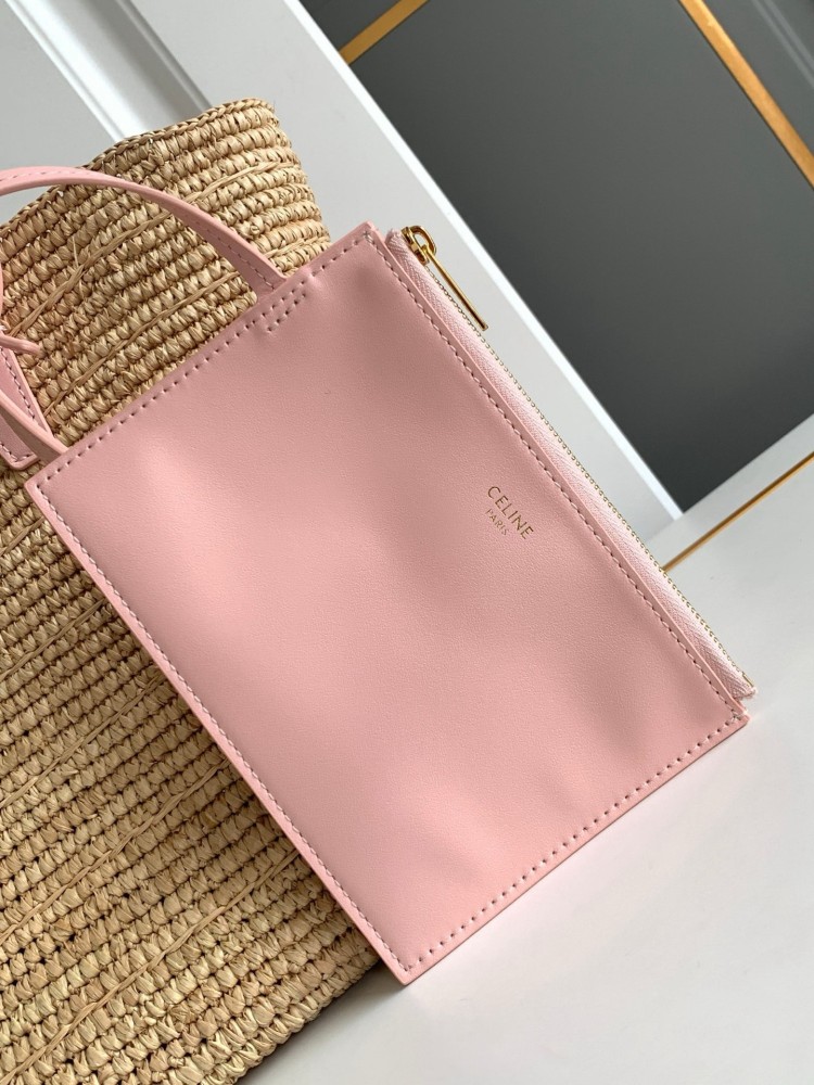 The straw tote bag from CELINE's Triomphe collection is a very popular resort-style item from the brand in recent years.