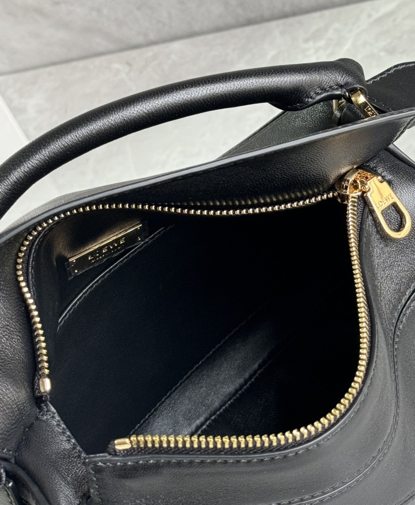 The LOEWE Puzzle Small geometric patchwork handbag—often referred to as the "Puzzle Bag" series—is one of the brand's iconic classics.