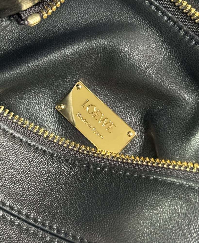 The LOEWE Puzzle Small geometric patchwork handbag—often referred to as the "Puzzle Bag" series—is one of the brand's iconic classics.