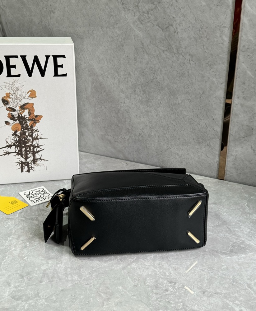 The LOEWE Puzzle Small geometric patchwork handbag—often referred to as the "Puzzle Bag" series—is one of the brand's iconic classics.