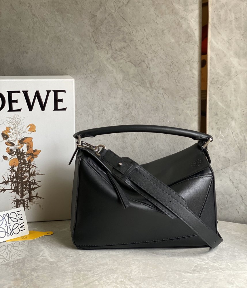 The LOEWE Puzzle Small geometric patchwork handbag—often referred to as the "Puzzle Bag" series—is one of the brand's iconic classics.