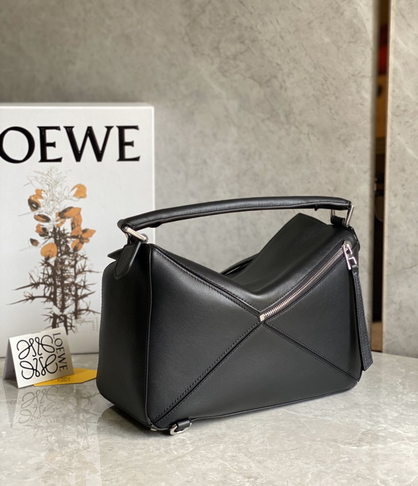 The LOEWE Puzzle Small geometric patchwork handbag—often referred to as the "Puzzle Bag" series—is one of the brand's iconic classics.