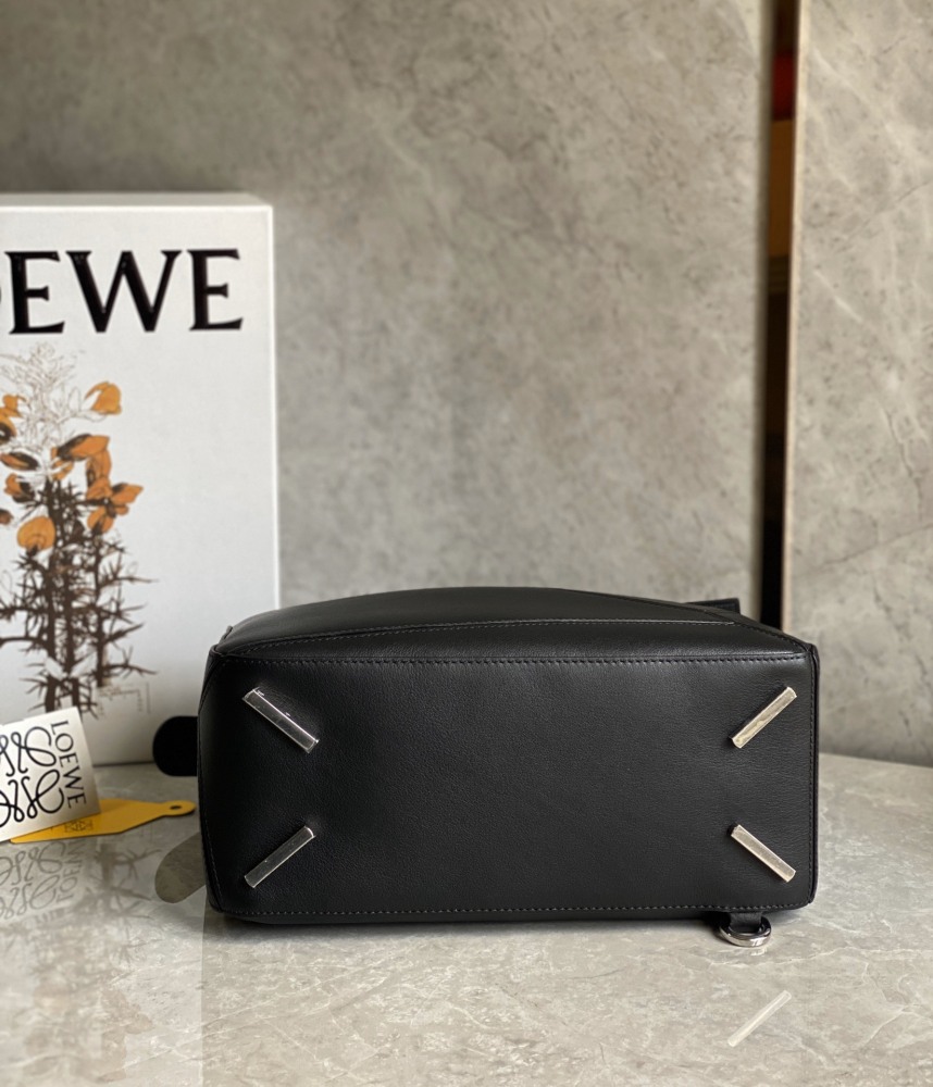 The LOEWE Puzzle Small geometric patchwork handbag—often referred to as the "Puzzle Bag" series—is one of the brand's iconic classics.