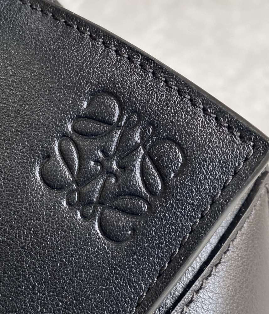 The LOEWE Puzzle Small geometric patchwork handbag—often referred to as the "Puzzle Bag" series—is one of the brand's iconic classics.