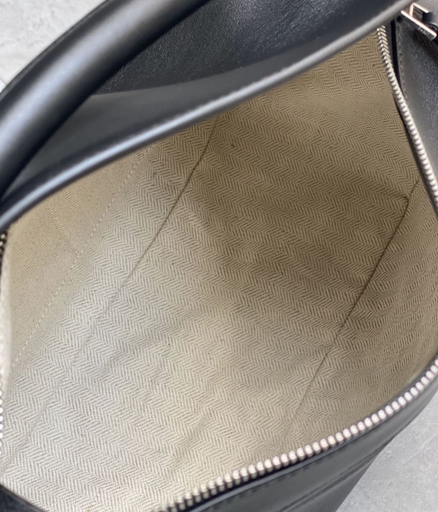 The LOEWE Puzzle Small geometric patchwork handbag—often referred to as the "Puzzle Bag" series—is one of the brand's iconic classics.